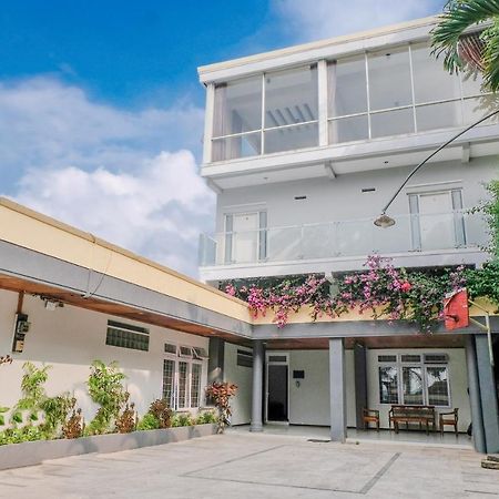 Oyo 803 Toetie Hotel Batu  Luaran gambar