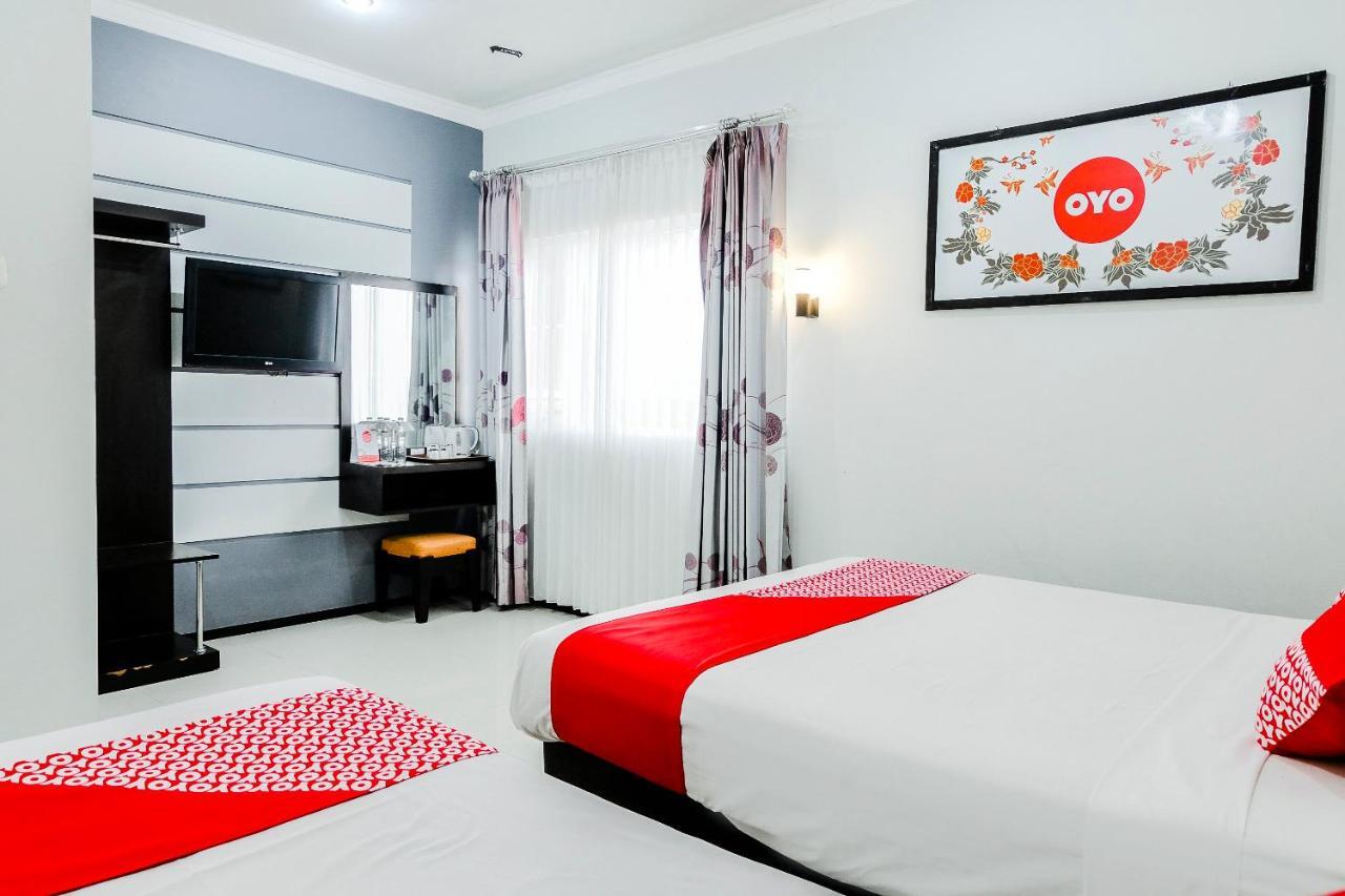 Oyo 803 Toetie Hotel Batu  Luaran gambar