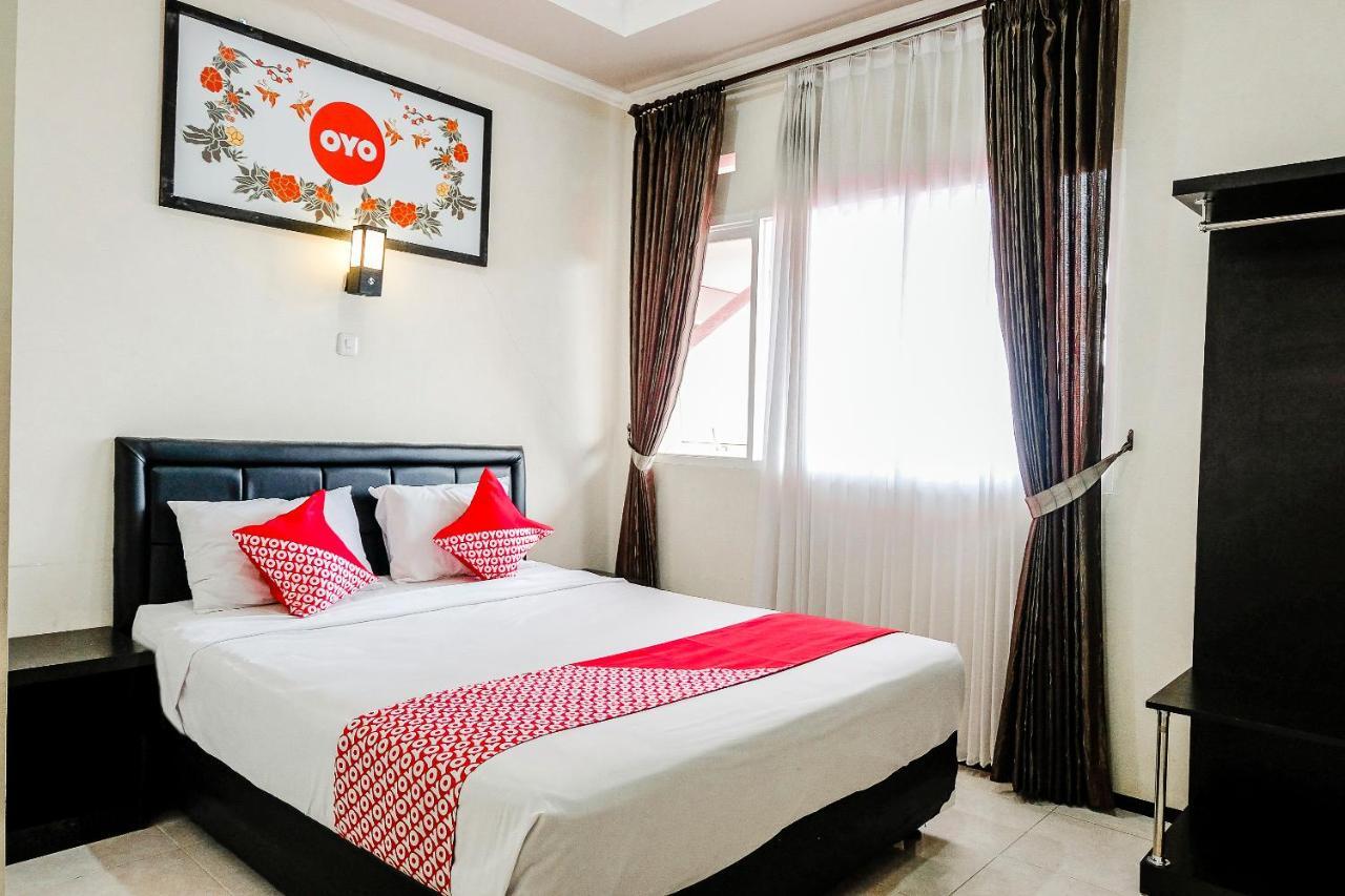 Oyo 803 Toetie Hotel Batu  Luaran gambar