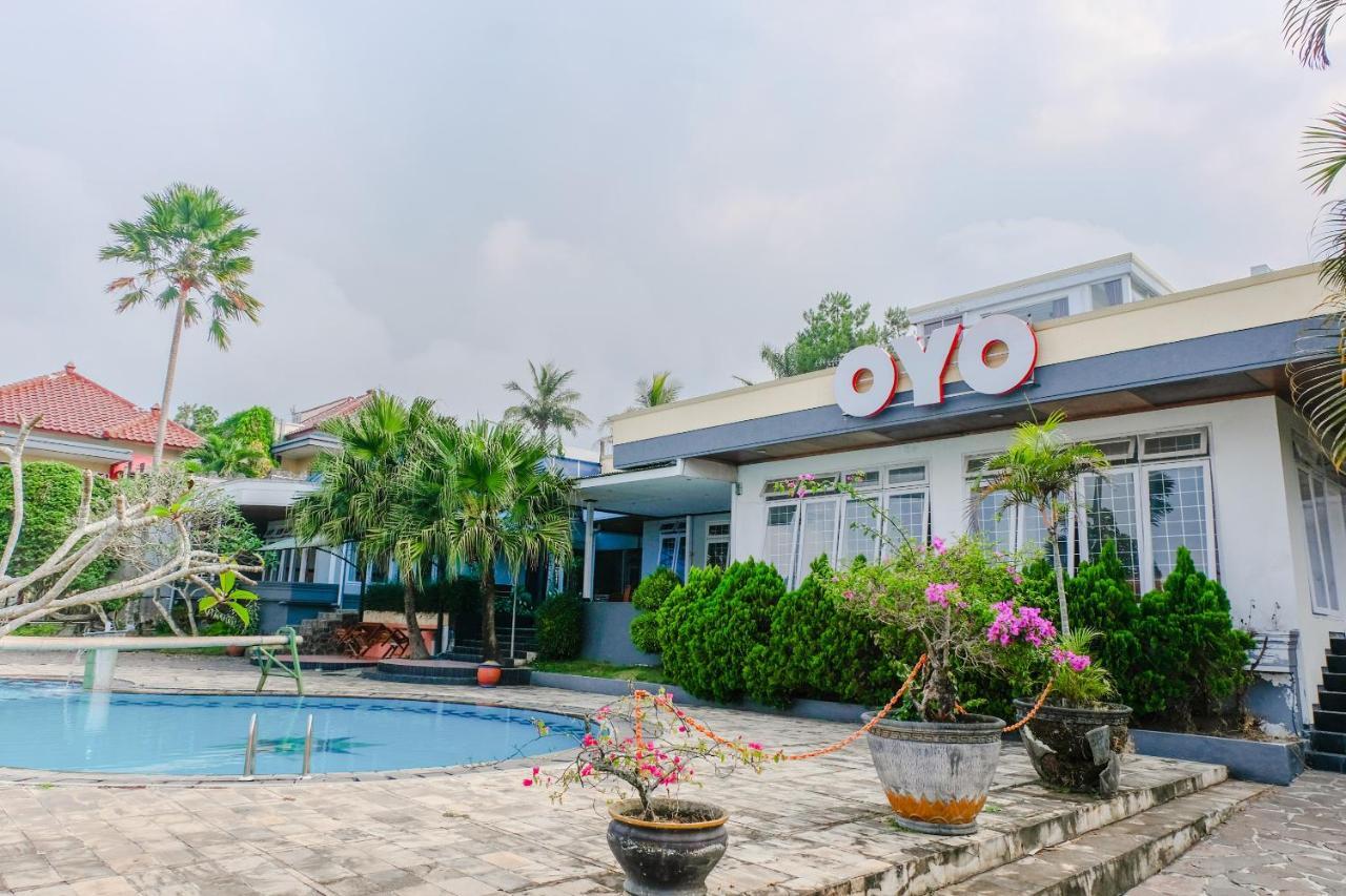 Oyo 803 Toetie Hotel Batu  Luaran gambar