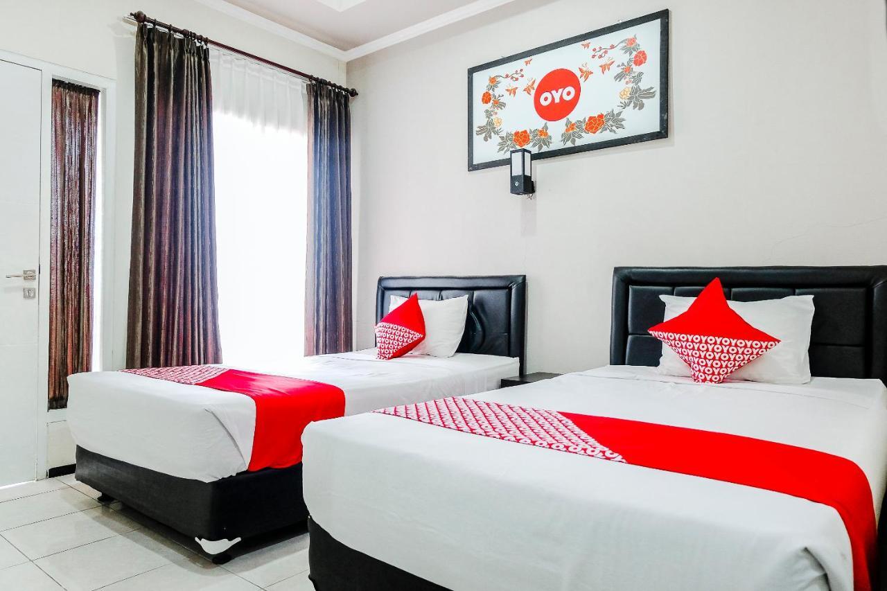 Oyo 803 Toetie Hotel Batu  Luaran gambar