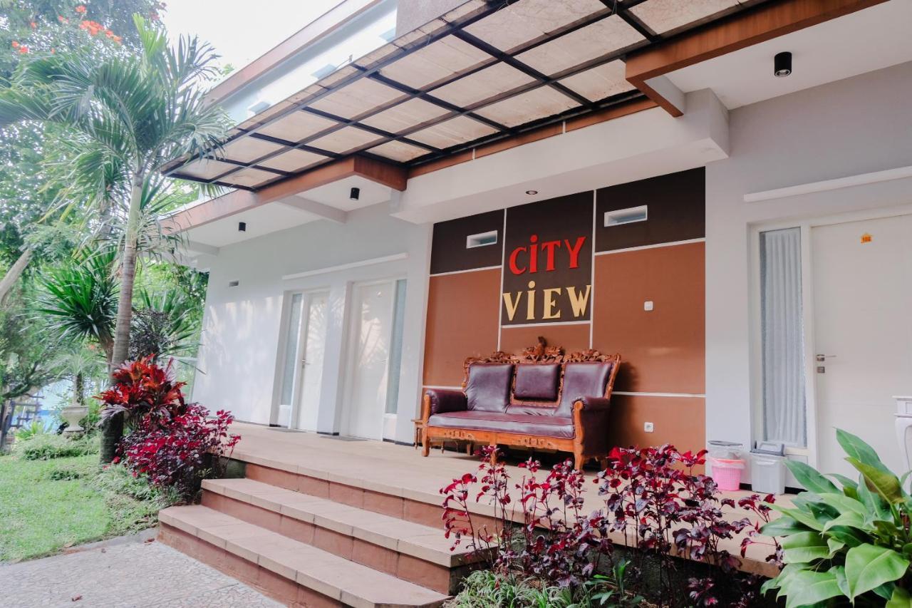 Oyo 803 Toetie Hotel Batu  Luaran gambar