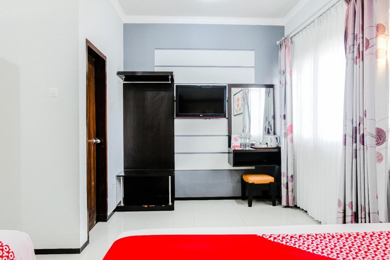 Oyo 803 Toetie Hotel Batu  Luaran gambar